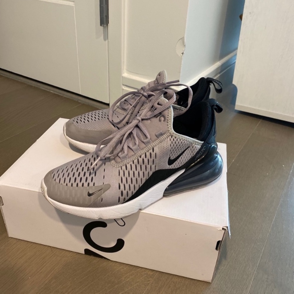Nike Air Max 270 Women 7.5